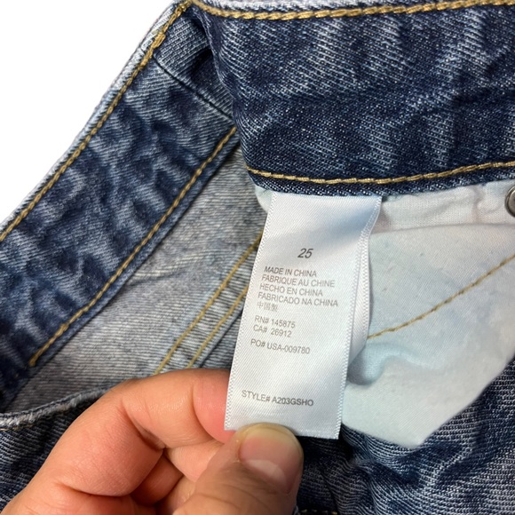 Amuse Society Cut Off Medium Wash Shorts Size 25 Women - Picture 3 of 6